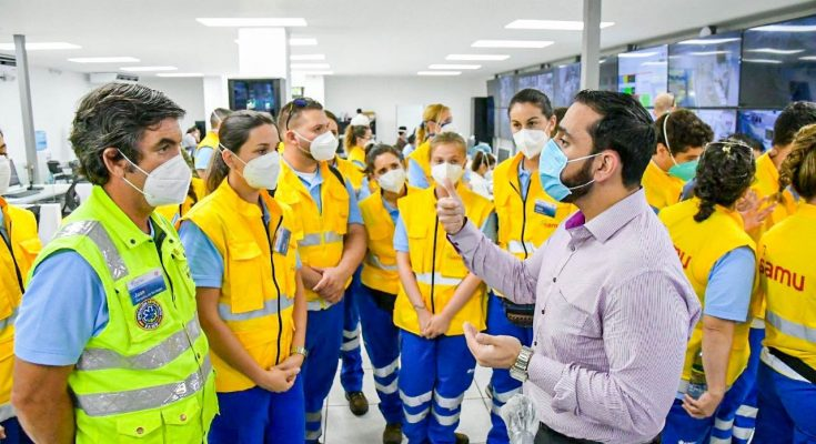 medicos-salvadorenos-y-espanoles-unen-esfuerzos-cada-dia-para-ganarle-la-batalla-al-covid19-en-el-hospital-el-salvador
